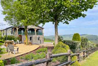 Maison de vacances pour 16 personnes avec jacuzzi à Rochehaut, en Ardenne.