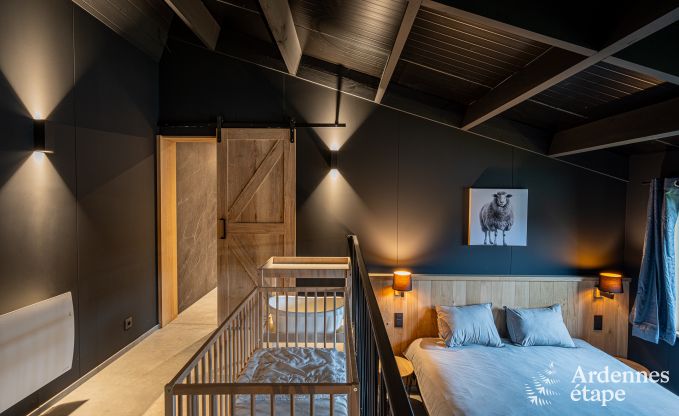 Villa moderne � Rochehaut : h�bergement spacieux pour 12 personnes avec jardin priv� et bain � remous