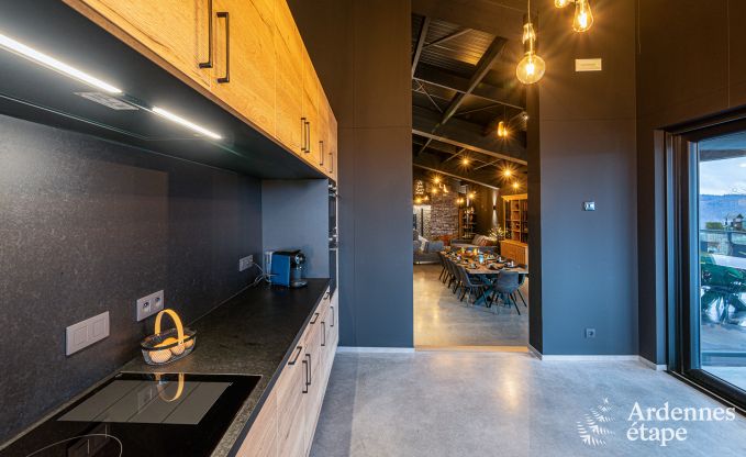 Villa moderne � Rochehaut : h�bergement spacieux pour 12 personnes avec jardin priv� et bain � remous