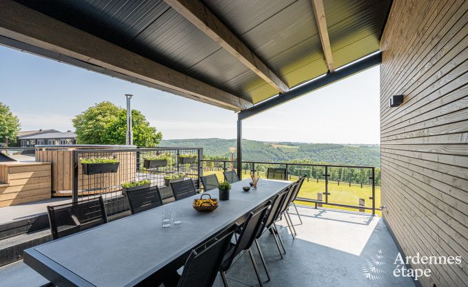 Villa moderne � Rochehaut : h�bergement spacieux pour 12 personnes avec jardin priv� et bain � remous