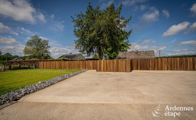 Villa moderne � Rochehaut : h�bergement spacieux pour 12 personnes avec jardin priv� et bain � remous