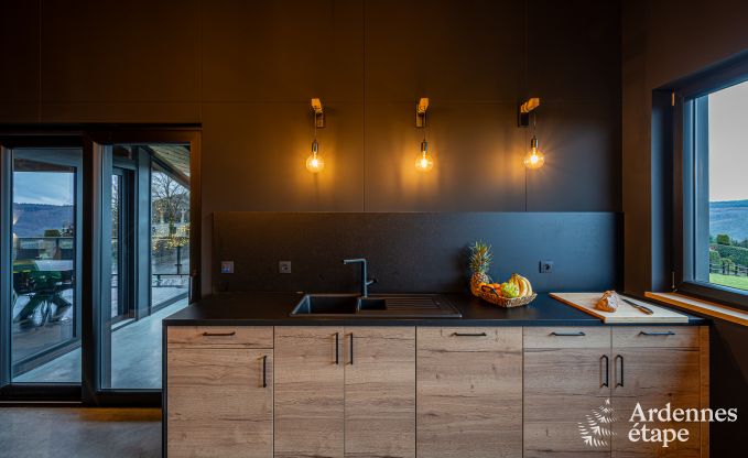 Villa moderne � Rochehaut : h�bergement spacieux pour 12 personnes avec jardin priv� et bain � remous