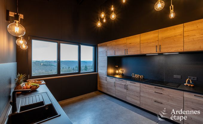 Villa moderne � Rochehaut : h�bergement spacieux pour 12 personnes avec jardin priv� et bain � remous