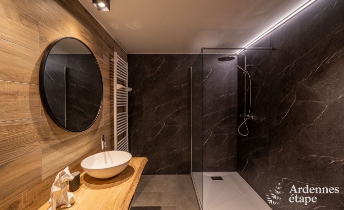 Luxe � Rochehaut : h�bergement spacieux pour 14 personnes avec piscine int�rieure et splendide vue