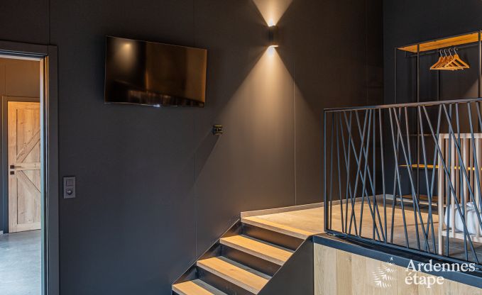 Luxe � Rochehaut : h�bergement spacieux pour 14 personnes avec piscine int�rieure et splendide vue