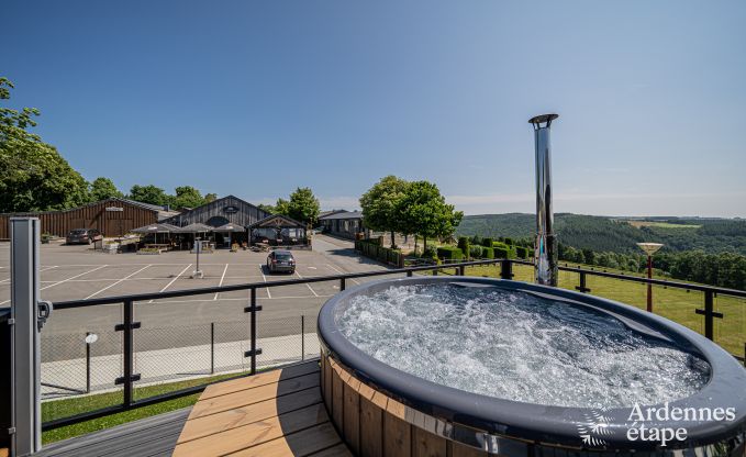 Luxe � Rochehaut : h�bergement spacieux pour 14 personnes avec piscine int�rieure et splendide vue