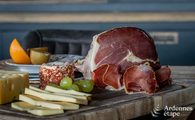 Luxe � Rochehaut : h�bergement spacieux pour 14 personnes avec piscine int�rieure et splendide vue