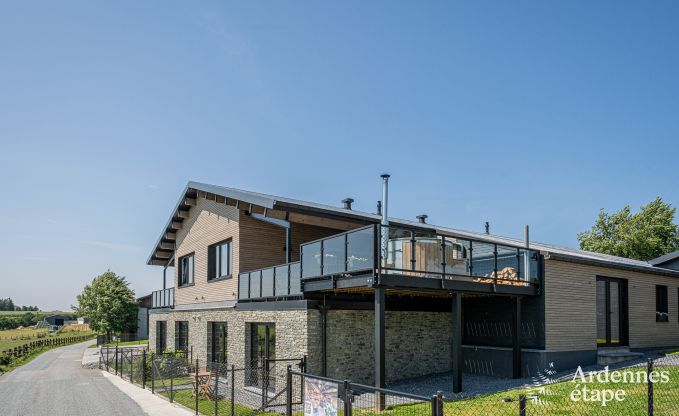 Luxe � Rochehaut : h�bergement spacieux pour 14 personnes avec piscine int�rieure et splendide vue