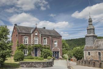 Maison de vacances à Saint-Hubert : confort pour 7 personnes en Ardenne avec jardin et barbecue