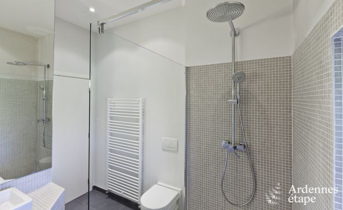 Maison de vacances � Saint-Hubert : havre de paix pour 7 personnes en Ardenne avec jardin priv� et �quipements familiaux