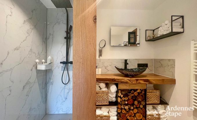 Chalet isol� au bord d'un �tang � Saint-Hubert, Ardenne