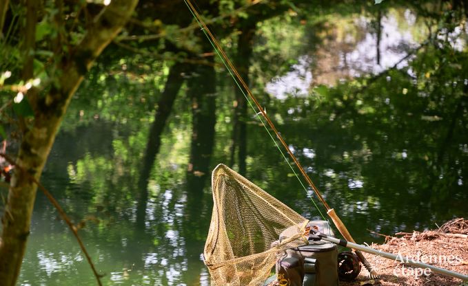 Chalet isol� au bord d'un �tang � Saint-Hubert, Ardenne