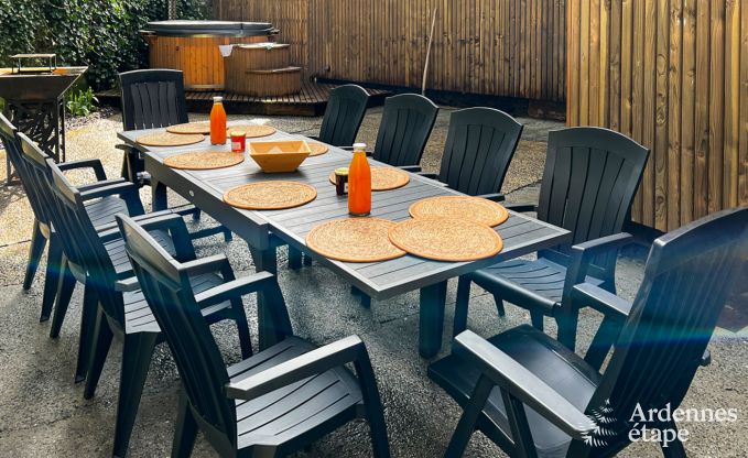 Chalet avec une superbe terrasse et une belle grande salle de jeux � Saint-Hubert pour 9 personnes