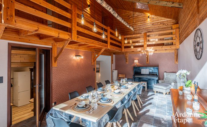 Chalet avec une superbe terrasse et une belle grande salle de jeux � Saint-Hubert pour 9 personnes