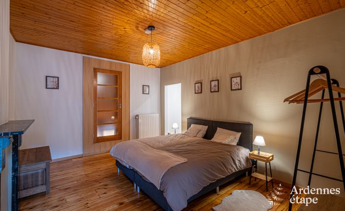 Chalet avec une superbe terrasse et une belle grande salle de jeux � Saint-Hubert pour 9 personnes