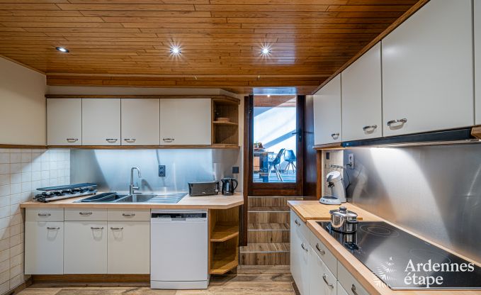 Chalet avec une superbe terrasse et une belle grande salle de jeux � Saint-Hubert pour 9 personnes