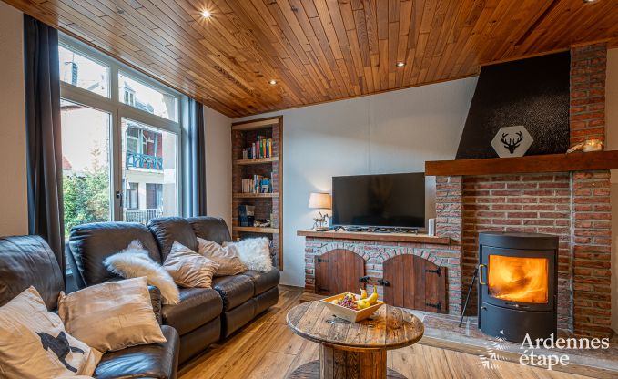 Chalet avec une superbe terrasse et une belle grande salle de jeux � Saint-Hubert pour 9 personnes