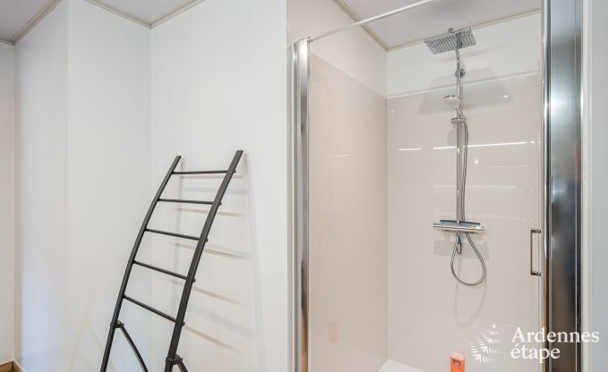 Chalet avec une superbe terrasse et une belle grande salle de jeux � Saint-Hubert pour 9 personnes