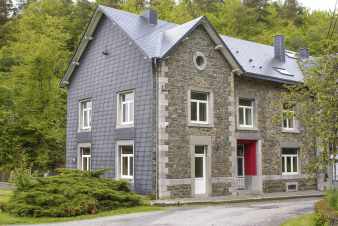 Maison de vacances à Saint-Hubert pour 19 personnes avec 6 chambres et salles de bains & jardin