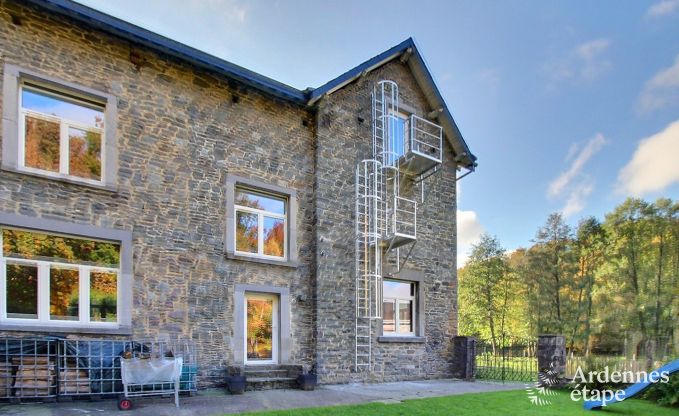 Spacieuse maison de vacances � Saint-Hubert avec salle de jeux, jardin et 6 chambres pour 20 personnes en Ardenne