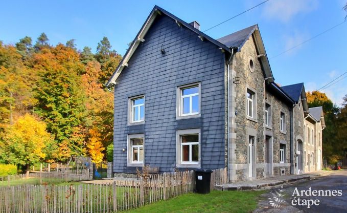 Spacieuse maison de vacances � Saint-Hubert avec salle de jeux, jardin et 6 chambres pour 20 personnes en Ardenne