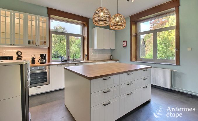 Spacieuse maison de vacances � Saint-Hubert avec salle de jeux, jardin et 6 chambres pour 20 personnes en Ardenne