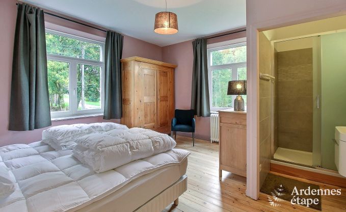 Spacieuse maison de vacances � Saint-Hubert avec salle de jeux, jardin et 6 chambres pour 20 personnes en Ardenne