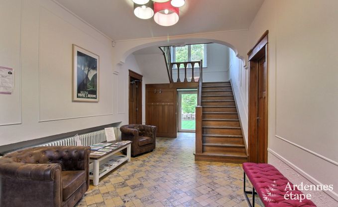 Spacieuse maison de vacances � Saint-Hubert avec salle de jeux, jardin et 6 chambres pour 20 personnes en Ardenne