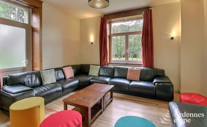 Spacieuse maison de vacances � Saint-Hubert avec salle de jeux, jardin et 6 chambres pour 20 personnes en Ardenne