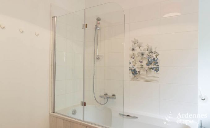 Spacieuse maison de vacances � Saint-Hubert avec salle de jeux, jardin et 6 chambres pour 20 personnes en Ardenne