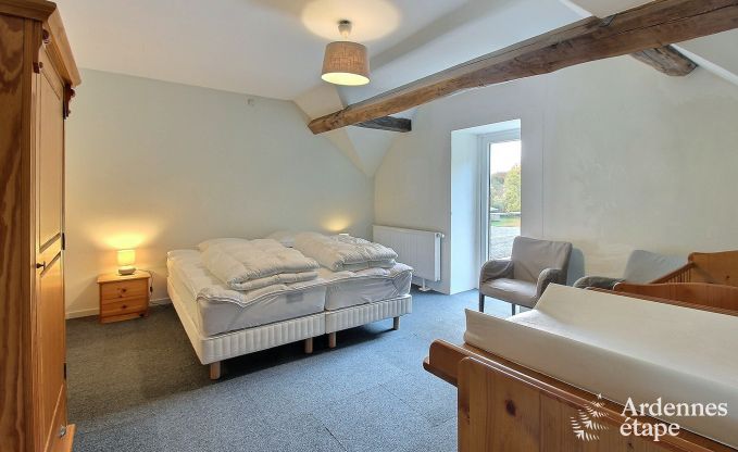 Spacieuse maison de vacances � Saint-Hubert avec salle de jeux, jardin et 6 chambres pour 20 personnes en Ardenne