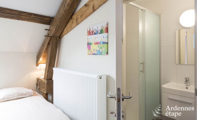 Spacieuse maison de vacances � Saint-Hubert avec salle de jeux, jardin et 6 chambres pour 20 personnes en Ardenne