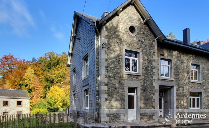 Spacieuse maison de vacances � Saint-Hubert avec salle de jeux, jardin et 6 chambres pour 20 personnes en Ardenne
