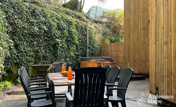 Chalet avec une superbe terrasse et une belle grande salle de jeux � Saint-Hubert pour 9 personnes