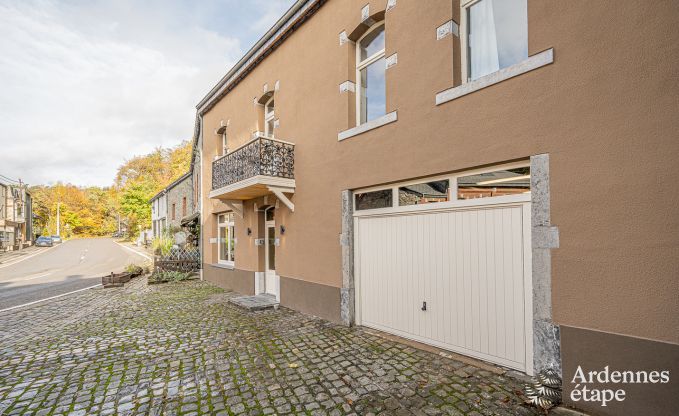 Chalet avec une superbe terrasse et une belle grande salle de jeux � Saint-Hubert pour 9 personnes