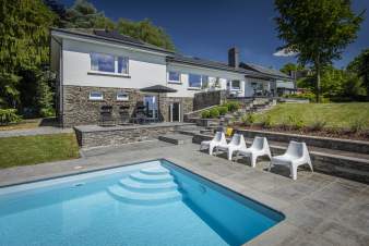 Gîte pour 8 p. avec piscine extérieure en Ardenne (Saint-Hubert)