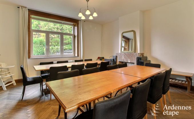 Spacieuse maison de vacances � Saint-Hubert avec salle de jeux, jardin et 6 chambres pour 20 personnes en Ardenne