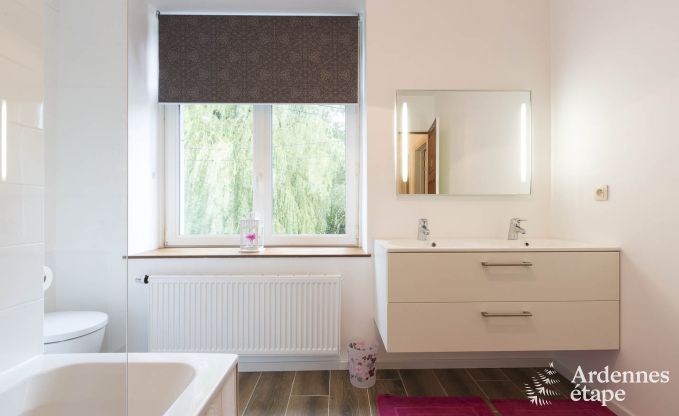 Spacieuse maison de vacances � Saint-Hubert avec salle de jeux, jardin et 6 chambres pour 20 personnes en Ardenne