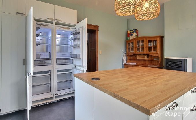 Spacieuse maison de vacances � Saint-Hubert avec salle de jeux, jardin et 6 chambres pour 20 personnes en Ardenne