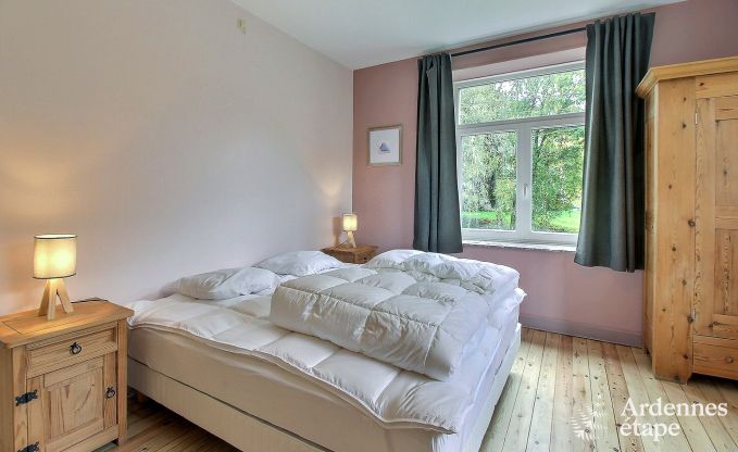 Spacieuse maison de vacances � Saint-Hubert avec salle de jeux, jardin et 6 chambres pour 20 personnes en Ardenne