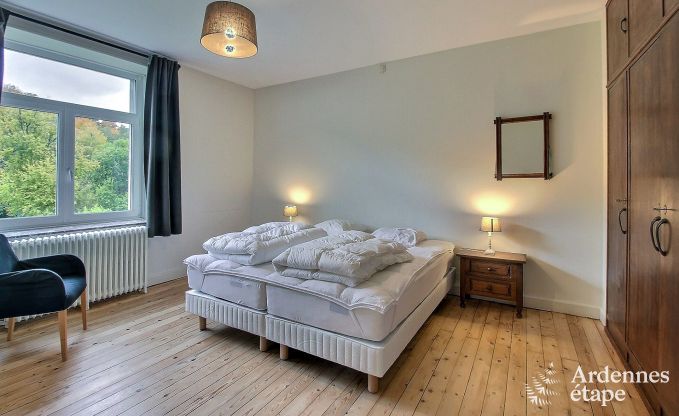 Spacieuse maison de vacances � Saint-Hubert avec salle de jeux, jardin et 6 chambres pour 20 personnes en Ardenne