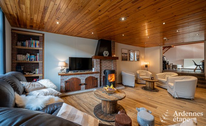 Chalet avec une superbe terrasse et une belle grande salle de jeux � Saint-Hubert pour 9 personnes