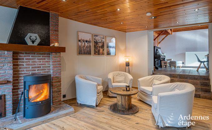 Chalet avec une superbe terrasse et une belle grande salle de jeux � Saint-Hubert pour 9 personnes