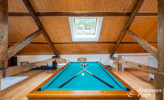 Chalet avec une superbe terrasse et une belle grande salle de jeux � Saint-Hubert pour 9 personnes