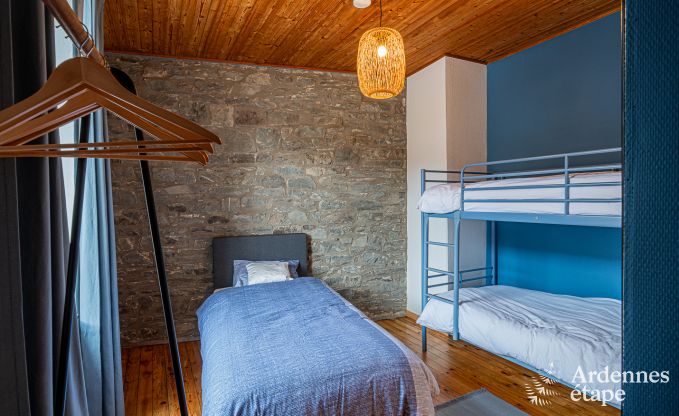 Chalet avec une superbe terrasse et une belle grande salle de jeux � Saint-Hubert pour 9 personnes