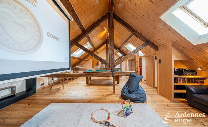 Chalet avec une superbe terrasse et une belle grande salle de jeux � Saint-Hubert pour 9 personnes