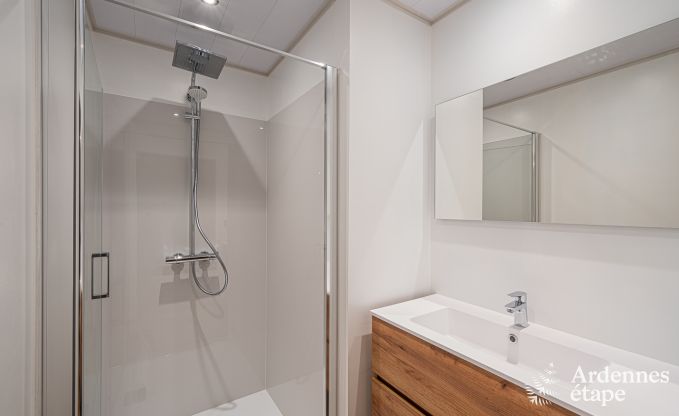 Chalet avec une superbe terrasse et une belle grande salle de jeux � Saint-Hubert pour 9 personnes