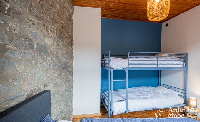 Chalet avec une superbe terrasse et une belle grande salle de jeux � Saint-Hubert pour 9 personnes