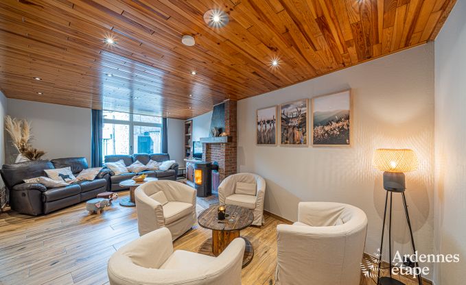 Chalet avec une superbe terrasse et une belle grande salle de jeux � Saint-Hubert pour 9 personnes