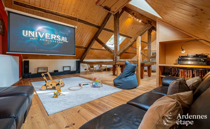 Chalet avec une superbe terrasse et une belle grande salle de jeux � Saint-Hubert pour 9 personnes